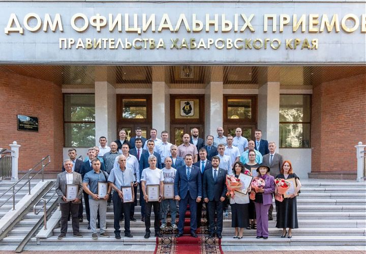 Дмитрий Демешин вручил награды строителям Хабаровского края накануне профессионального праздника